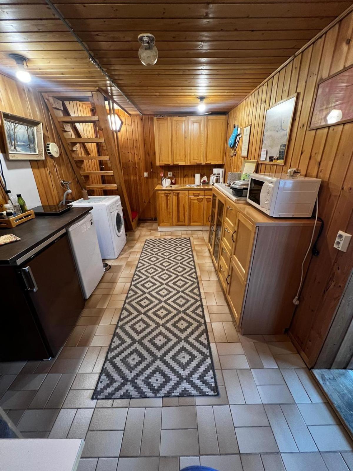 Adorable 1-Bedroom Cottage/Guesthouse In Kittilae 외부 사진